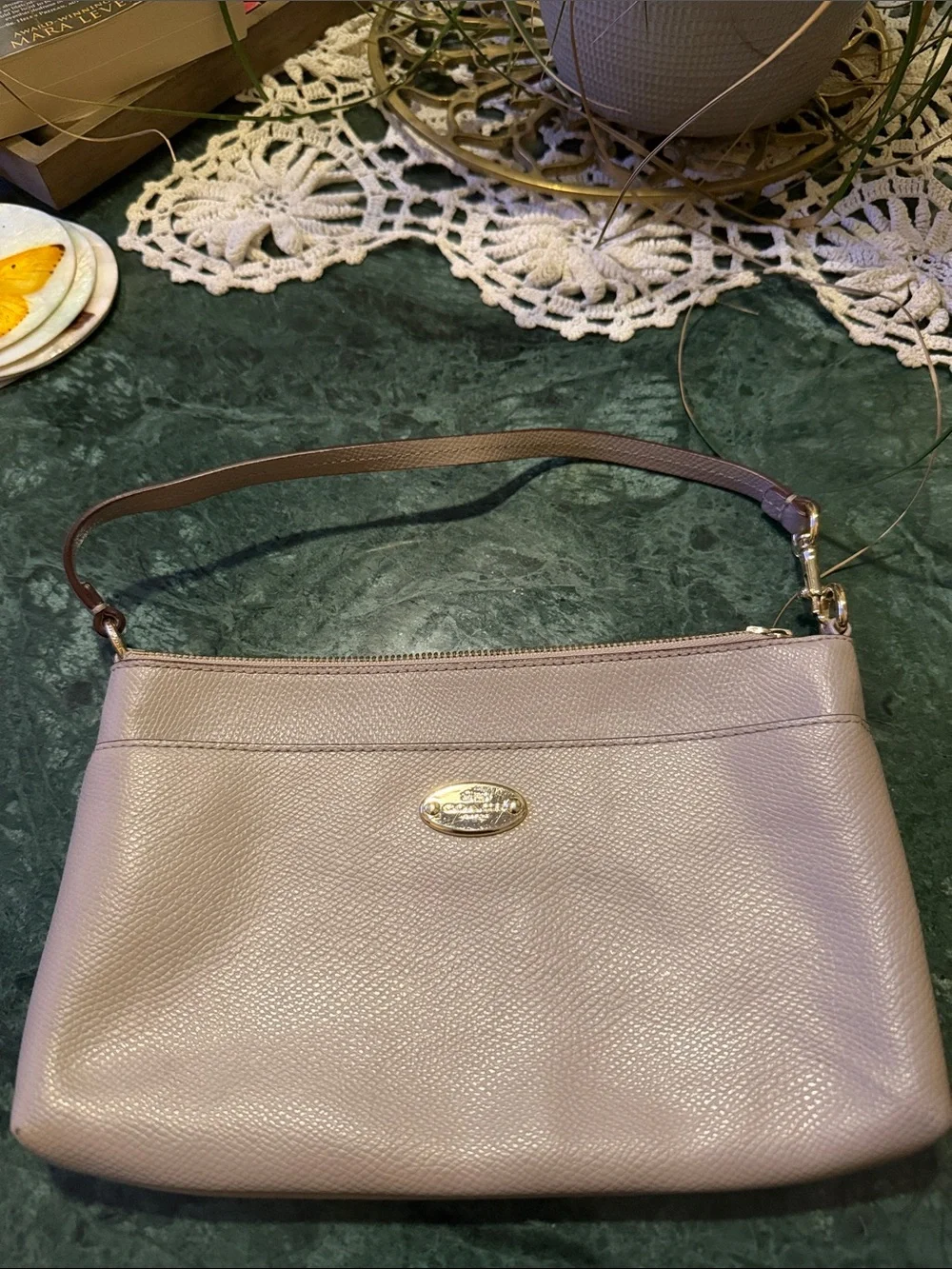 Small Coach Purse/Wristlet Cream/Ivory Color w/Gold Accessories 🤍